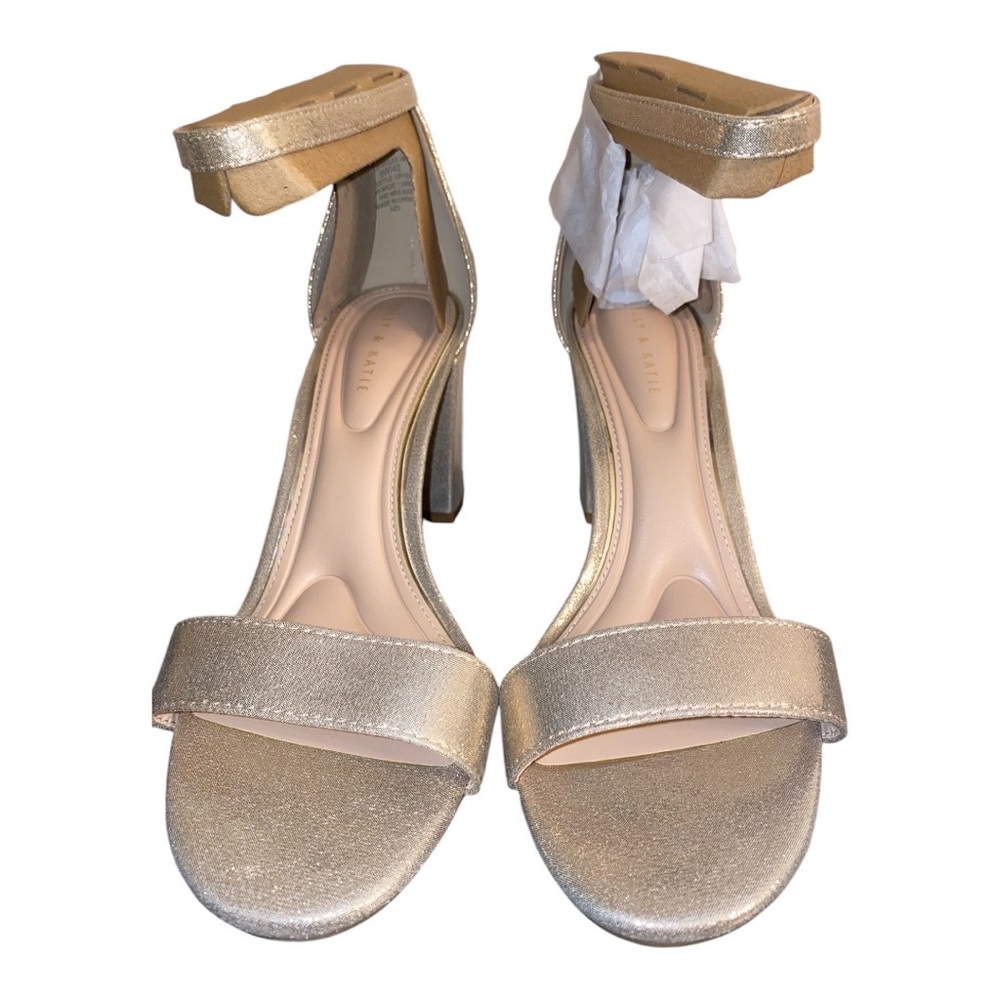 Kelly & Katie Women’s Sandal - 9 WIDE WIDTH